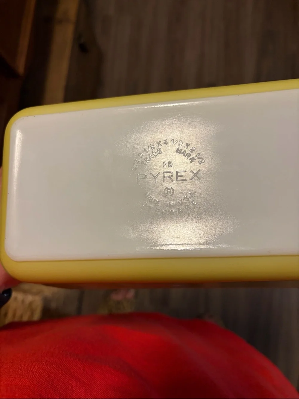 Vintage Pyrex 913 Yellow Loaf Pan 1.5 Qt Milk Glass Baking Dish USA 1970’s